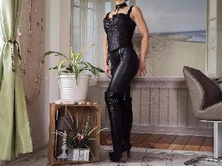 Bianca-Allein - reading, walking, sports, watch series - i love it to make men`s nervous and crazy! come in my chat and we have a lot of fun. sexy lady from germany is waiting for you!