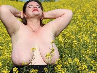 MilfMaria - Biking, riding, garden - Mature chubby milf with very big breasts spoils you. Do you have a bust fetish? Chubby hot curves to a powerful stem. Come let us have fun.  Kiss MilfMaria.