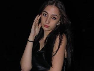 JaniceGriff - I like to do sport, yoga is my fav. I like to read and talk with friends. Go outside and enjoy the l - Im a funny. sweet and funny girl, hope you will enjoy